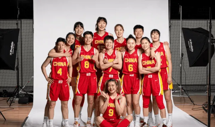 宋翔：中国女篮首次在里尔比赛 郑伟评价说 比赛场地非常大